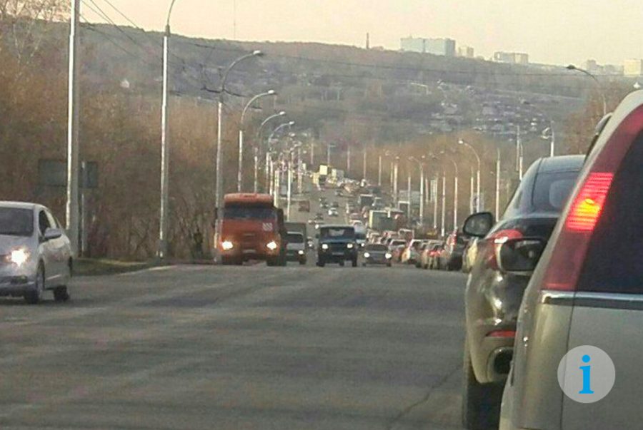В Кемерове из-за дорожных работ образовалась пробка более 3 км