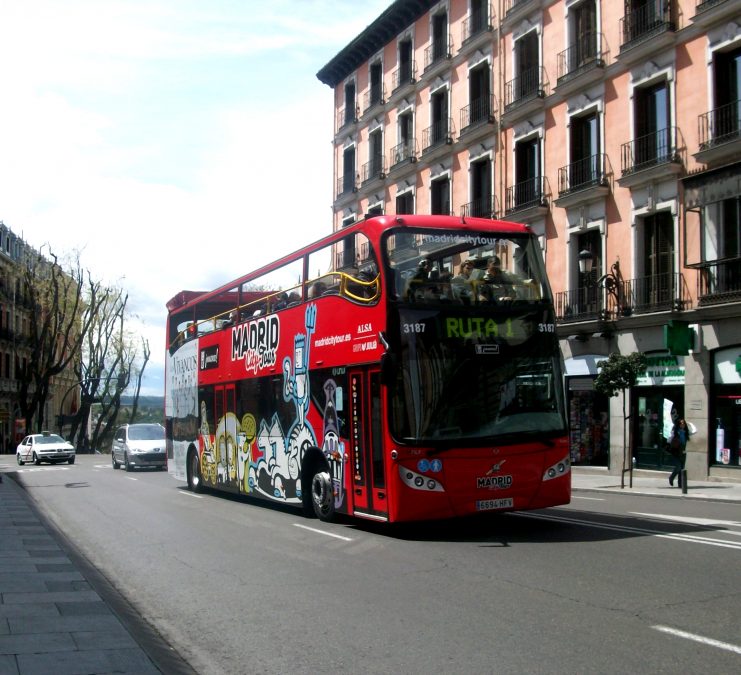 В Мадриде власти запретили мужчинам раздвигать ноги в общественном транспорте