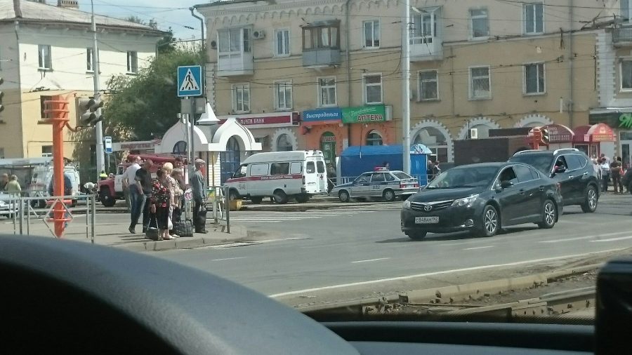 В центре Кемерова из-за подозрительной коробки оцепили магазин