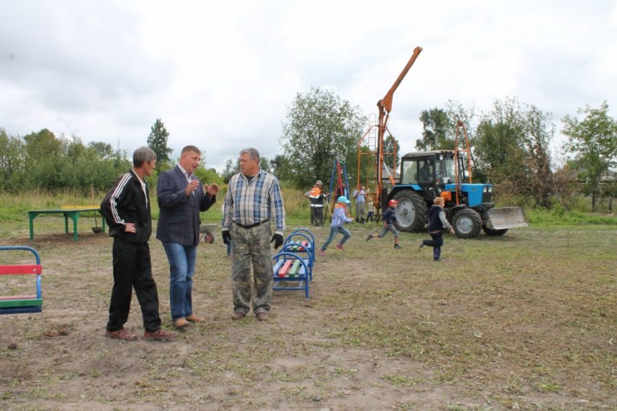Ко Дню шахтёра в Берёзовском по «народной» программе построят четыре детские площадки
