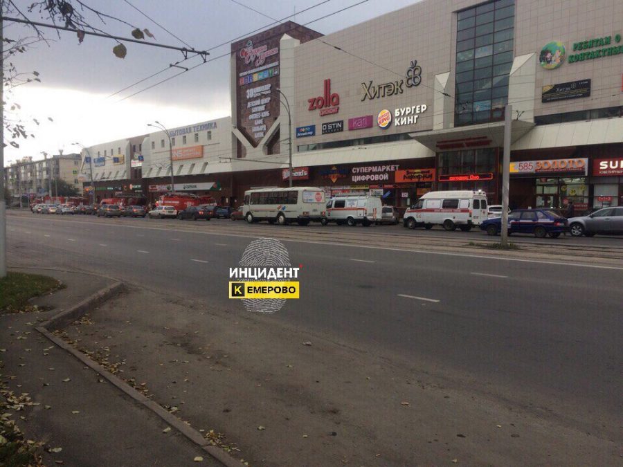 В Кемерове из-за сигнала о пожаре эвакуировали ТРЦ «Зимняя вишня»