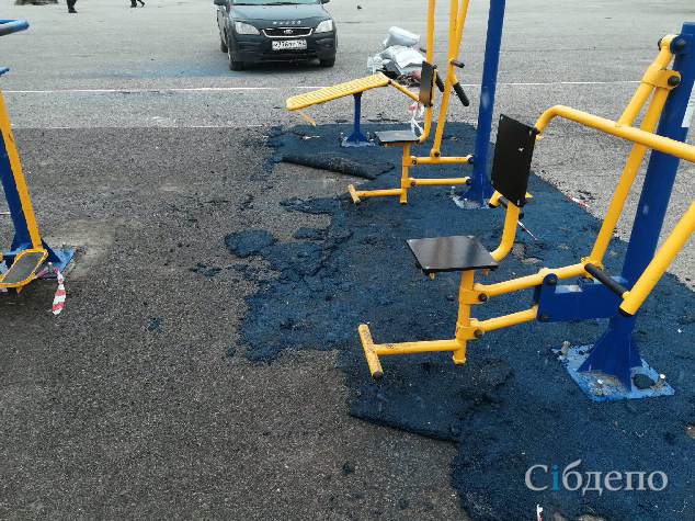 В Киселёвске вандалы сломали новые уличные тренажёры
