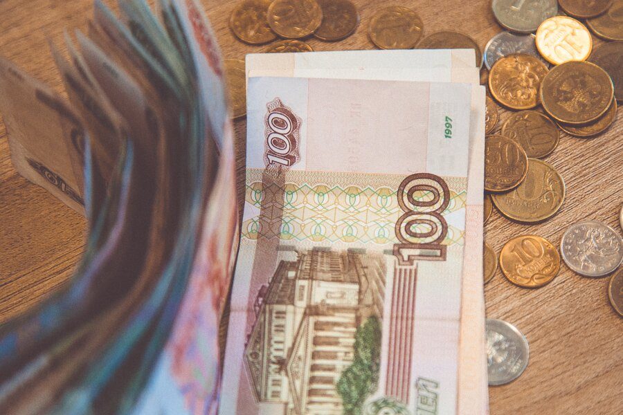 В Кузбассе средняя зарплата врачей и преподавателей в вузах превысила 44 тысячи рублей