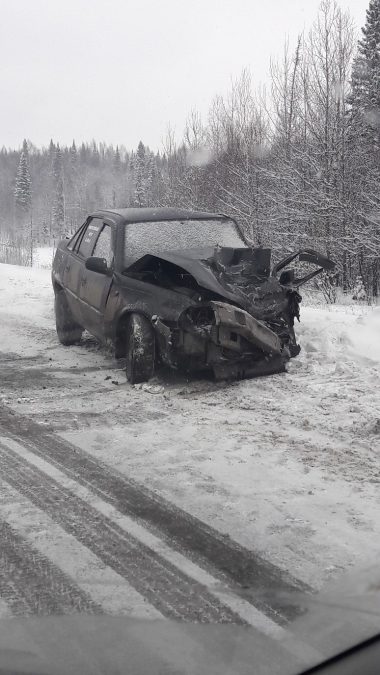 На трассе в Кузбассе водитель Daewoo получил травмы после столкновения с микроавтобусом