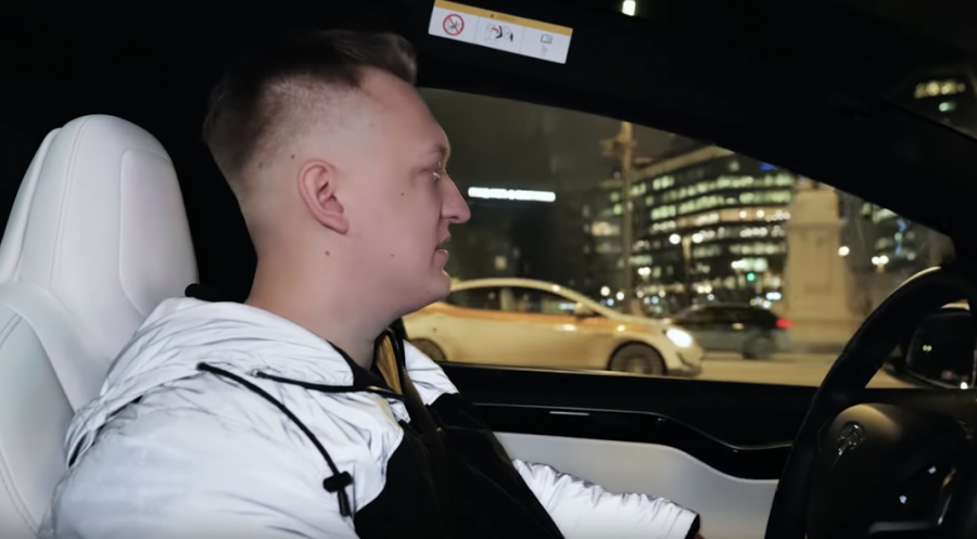 Кузбасского блогера на Tesla обвинили в автоподставе