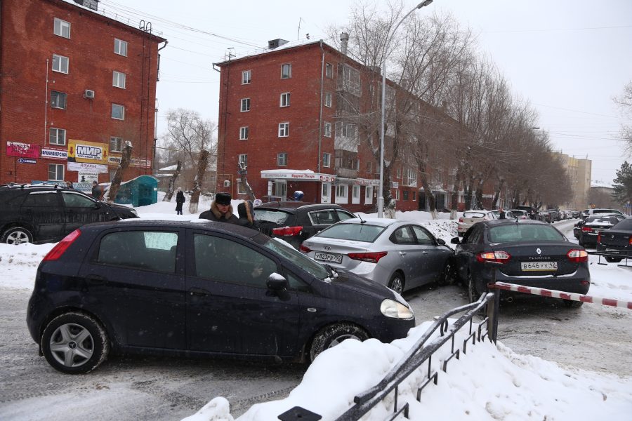 В центре Кемерова из-за ДТП скопилась огромная пробка