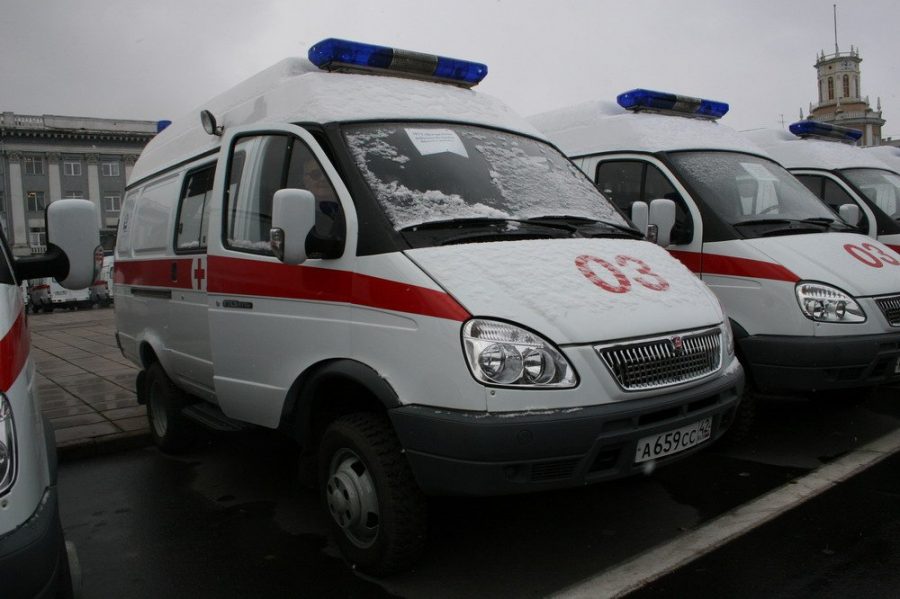 В Кузбассе в больницу привезли подростка с раной от топора