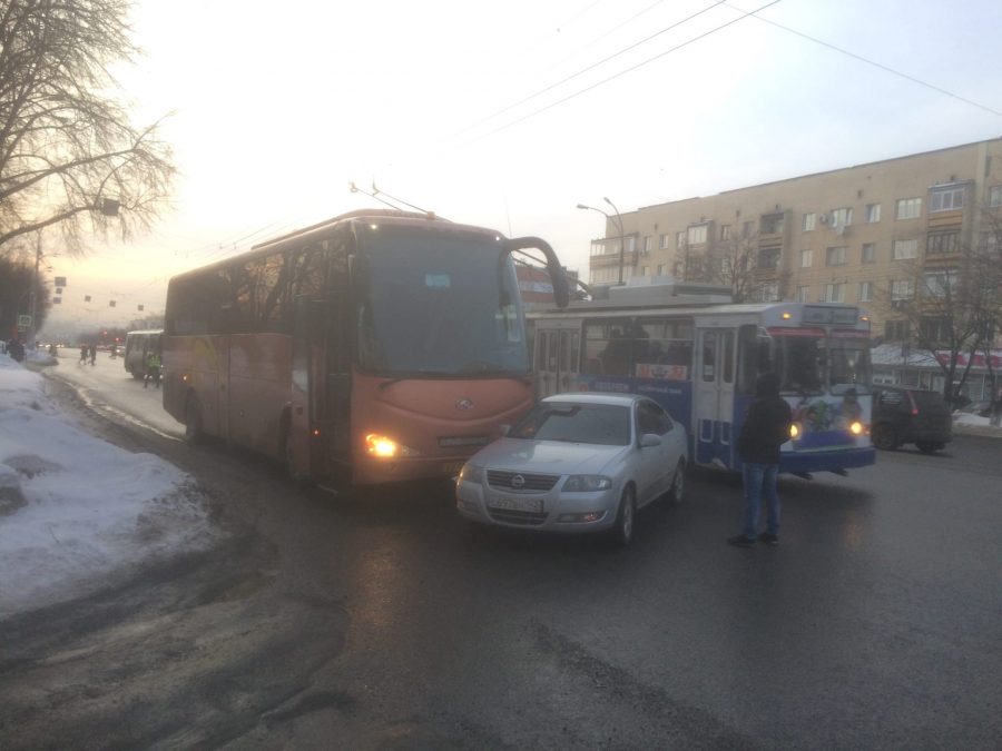 В Кемерове пассажирский автобус попал в аварию