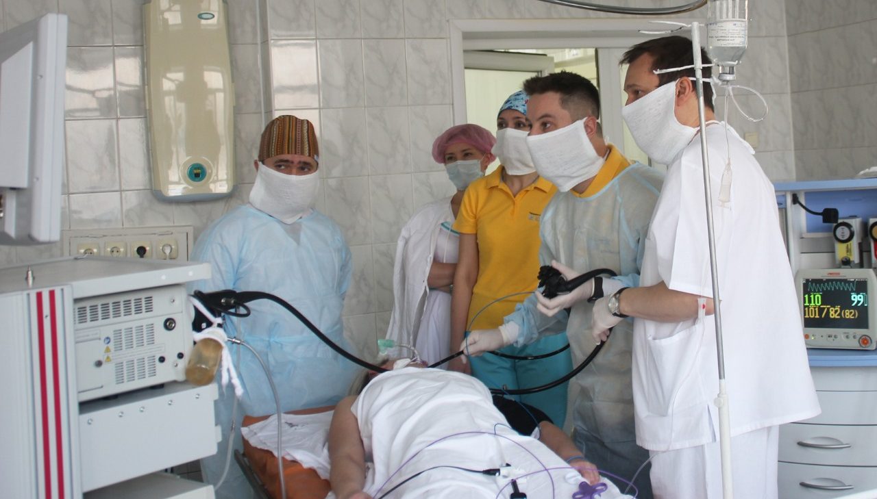 Хирургия через замочную скважину: в Кузбассе провели уникальную операцию