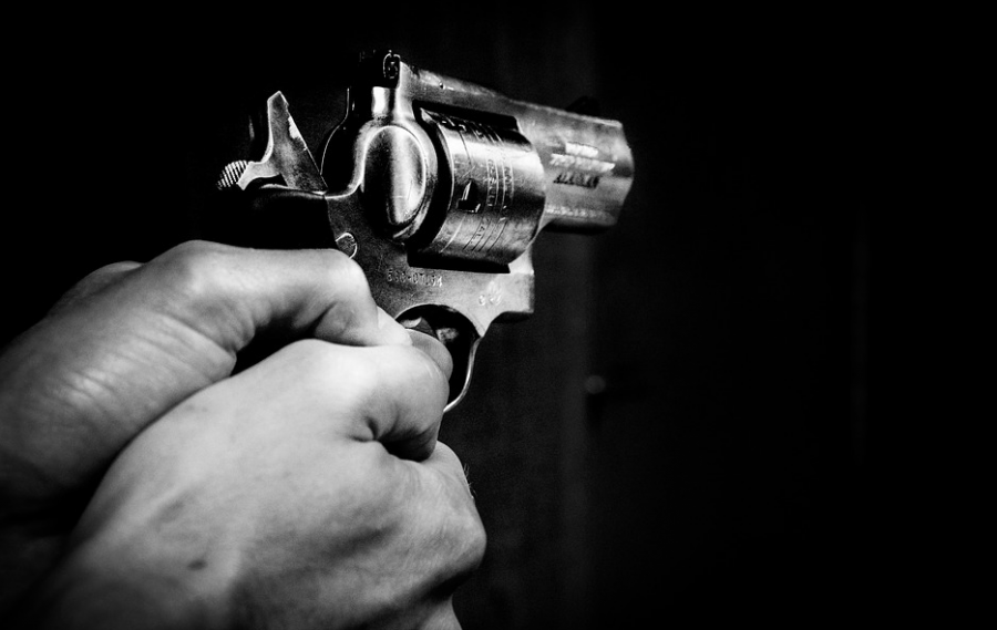 В Кузбассе росгвардеец удивил людей пистолетом