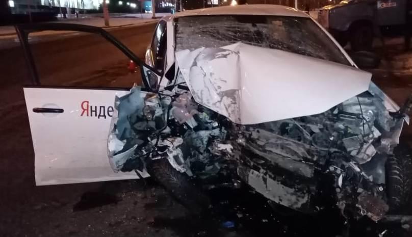 Смерть на месте, двое в тяжёлом: появились подробности страшной аварии с такси в Кемерове